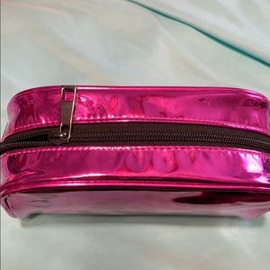 METALLIC PINK COSMETIC BAG FOREVER 21